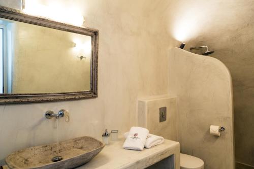 Suite Moonstone con Piscina Privata e Vista sulla Caldera