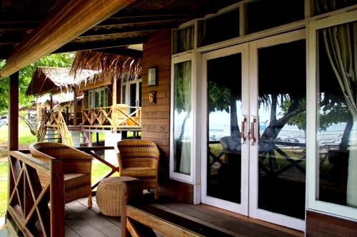 BatuRundung Surf Resort in Naibos