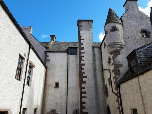 Viesnīcas āriene, Hallgreen castle in Inchmill