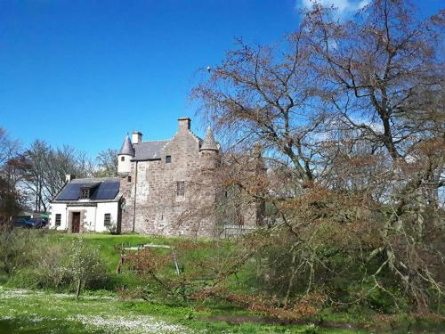 Hallgreen castle in Inchmill