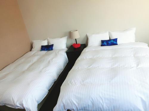 2 double beds