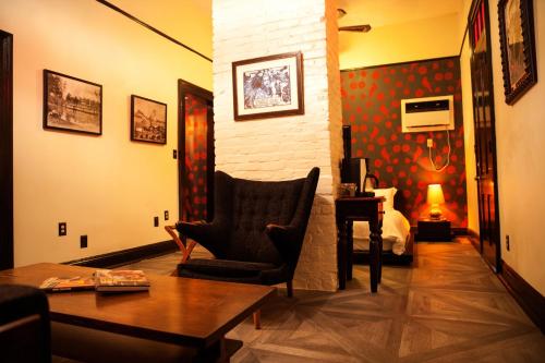 Royal Street Inn & Bar - image 2