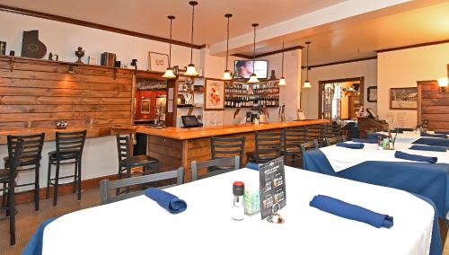 Food and beverages, The Country Inn of Berkeley Springs in Berkeley Springs (WV)