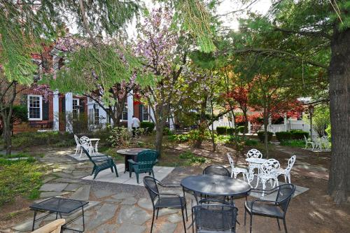 Restaurant, The Country Inn of Berkeley Springs in Berkeley Springs (WV)