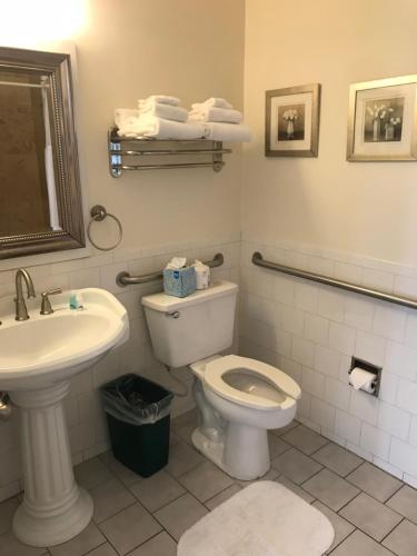 New Orleans House - Gay Male Adult Guesthouse