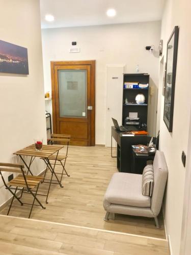 Interno 10 Cavour, Naples (photo 2)
