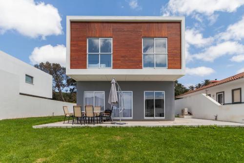  Luxury Beach House in 9500-609 Ponta Delgada
