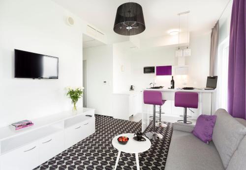 Apartamenty Vola Residence - image 4