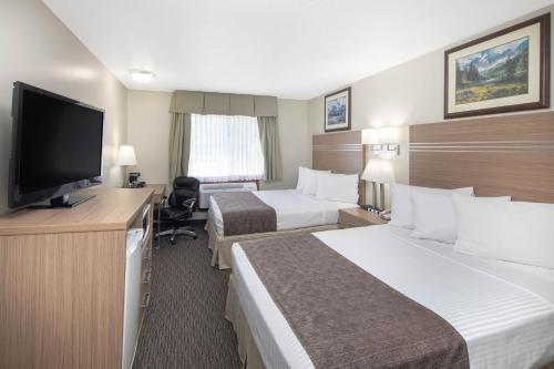 Travelodge by Wyndham Golden Sportsman Lodge