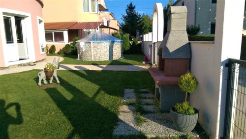  Rose Holiday Home, Unterkunft in Trilj