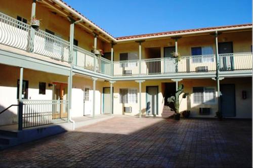 Bella Capri Inn and Suites - 숙소 외관
