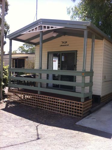 Golden Country Motel and Caravan Park