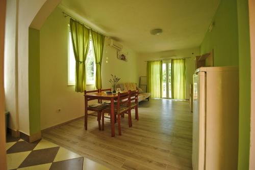  Apartments Muscet in Tkon