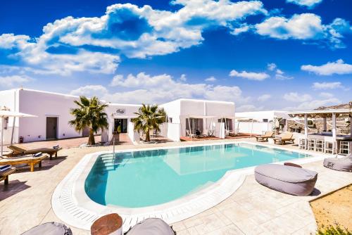 Queen Boutique Suites - image 11