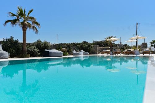 Queen Boutique Suites - image 10