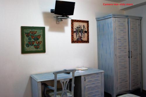 Blue Moon Hotel - image 9