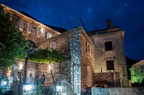 Sunny Port Apartment & Rooms in Perast