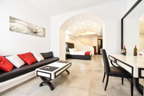 Queen Boutique Suites - image 4
