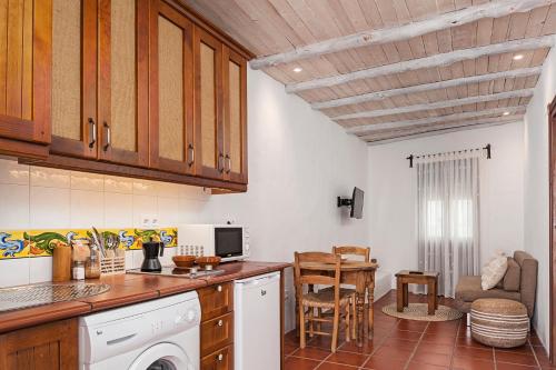 Habitaciones y Apartamentos en el centro La Jabega by Conil Home