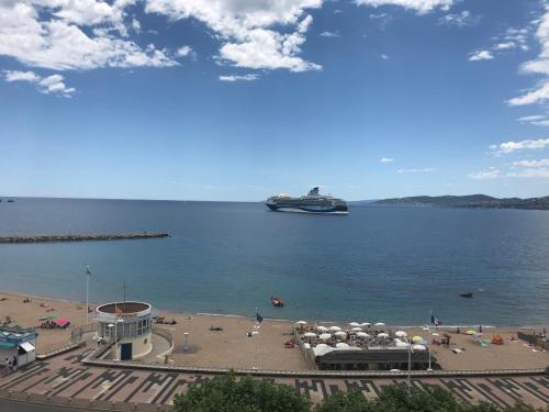 Beach, Hotel Beau Séjour  in Saint-Raphael City Center