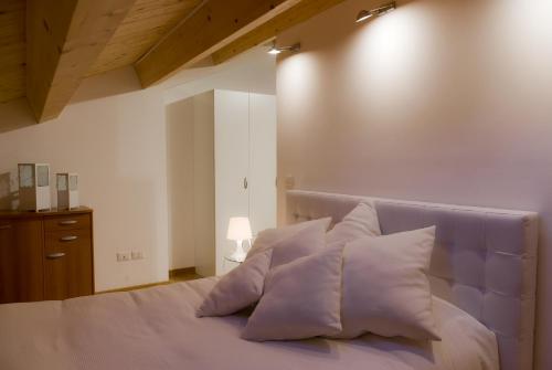 White B&B - image 9
