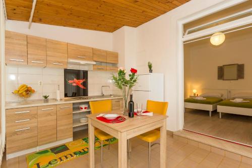 Studio Leon-Sara, Split