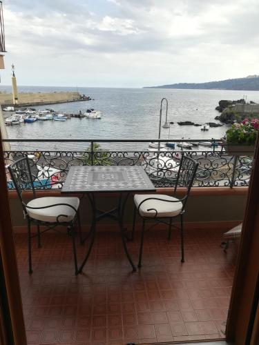 B&B la spiaggetta di Stazzo - image 12