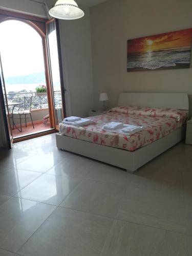 B&B la spiaggetta di Stazzo - image 12