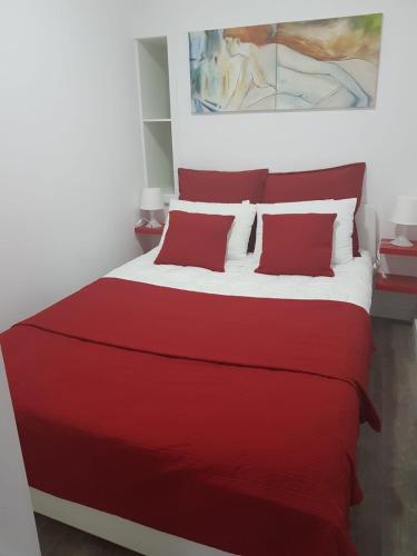  Historical Center Red Studio Box in Guimarães