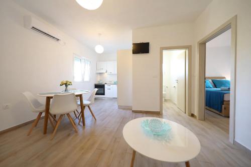 Apartment with Sea View image 7