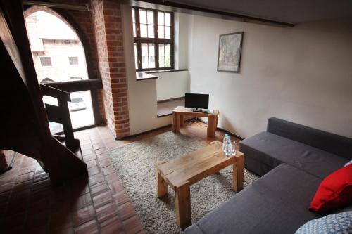 2 twin beds, 1 sofa bed