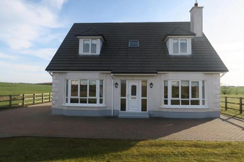 THISTLEDOWN - Ballina - Crossmolina - County Mayo - Sleeps 8 - Sister property to Inglewood