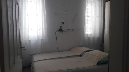  Apartments with a parking space Novalja, Pag - 15719 in Novalja