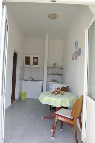 Apartments with a parking space Podaca, Makarska - 15748