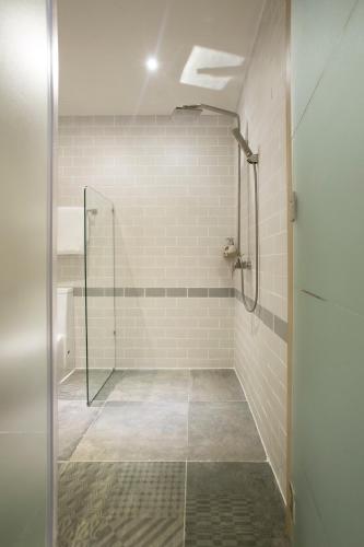 Shower, Fusion Suites Saigon in Ho Chi Minh City