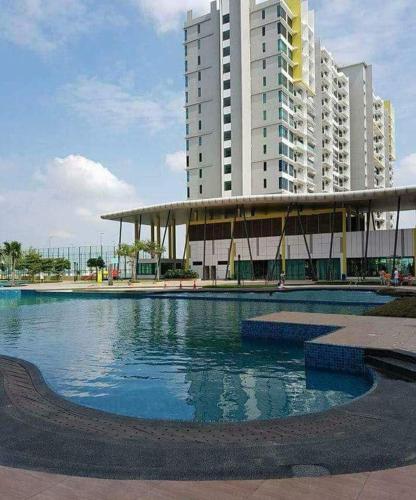 a large swimming pool in front of a large building, [16]Studio Homestay@Parc Regency JB in Johor Bahru