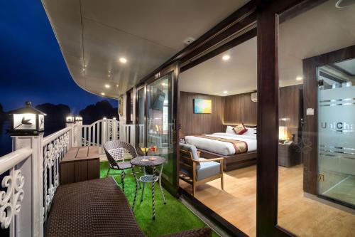 room detail thumbnail 1