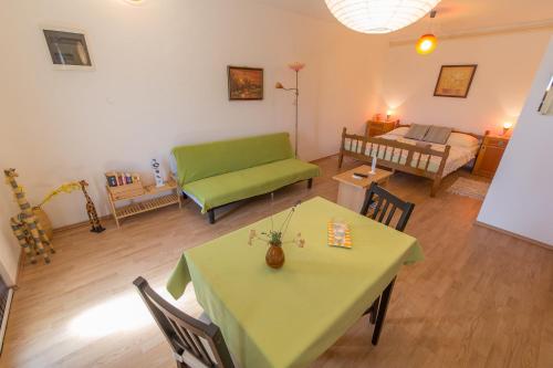  Apartment Giraffe in Senj