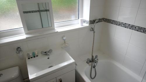 Great Western Hotel Guest House - image 4