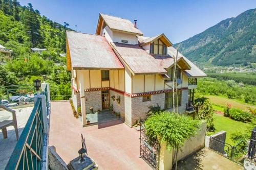 

5-BR cottage for 15 guests, by GuestHouser
