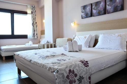 1 queen bed, 1 twin bed