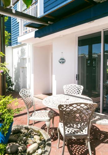 Waterfront - 10 Spinniker Knysna Quays-3 BR life on the water, Knysna (photo 9)