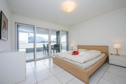 Apartment with Lake View