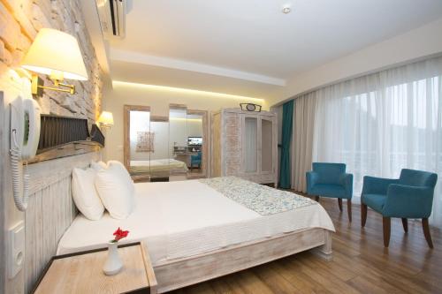 Dedeminn Marina Hotel - image 14