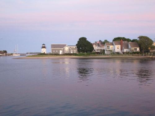 HI Hyannis Hostel – Hyannis, MA