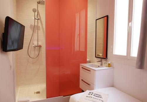 Chic & Basic Tallers Hostal - image 7