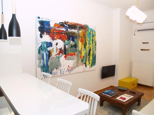 A Refreshed & Rich in Details Apartment in Piraeus (Passalimani - Marina Zeas) 3