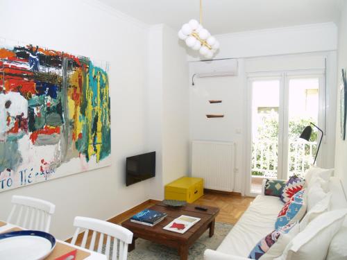  A Refreshed & Rich in Details Apartment in Piraeus (Passalimani - Marina Zeas), Pension in Piräus