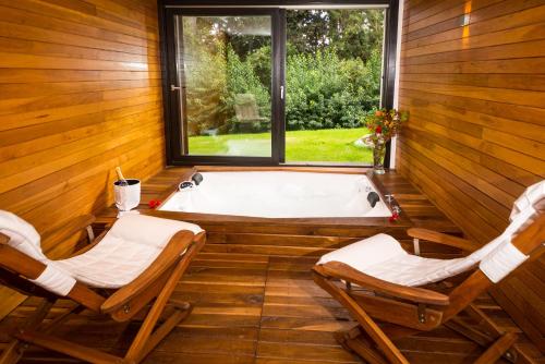 온수 욕조, Calfuco Wine Hotel & Spa in 비야 라 앙고스투라