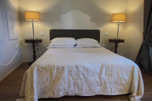 2 twin beds